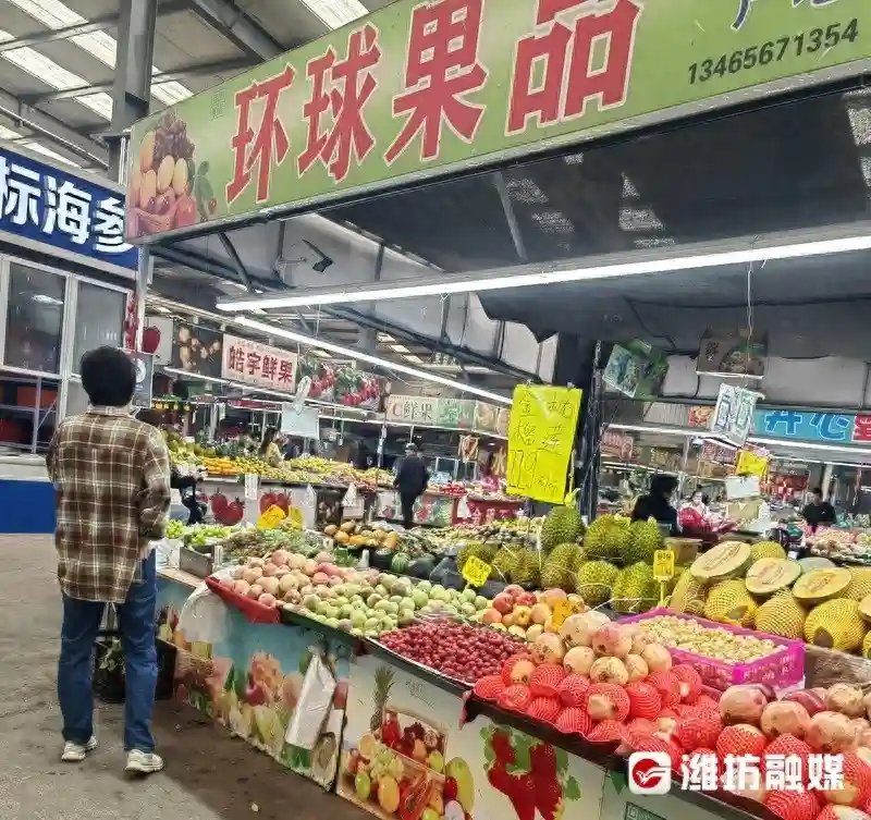 秋季时令水果大量上市 部分水果价格大跳水