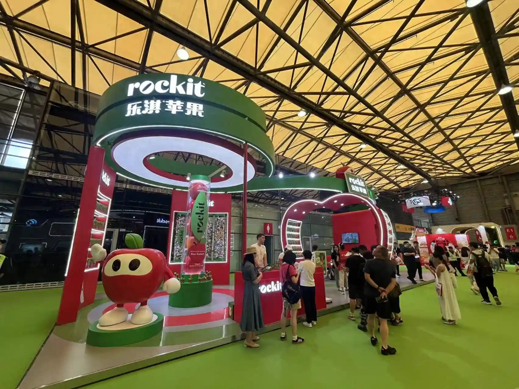 中国国际水果展在沪举办，大量水果首次来中国报到！供应链渠道商抢抓商机
