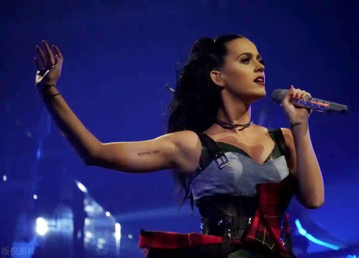 水果姐Katy Perry 终于生了，女儿名字叫Daisy