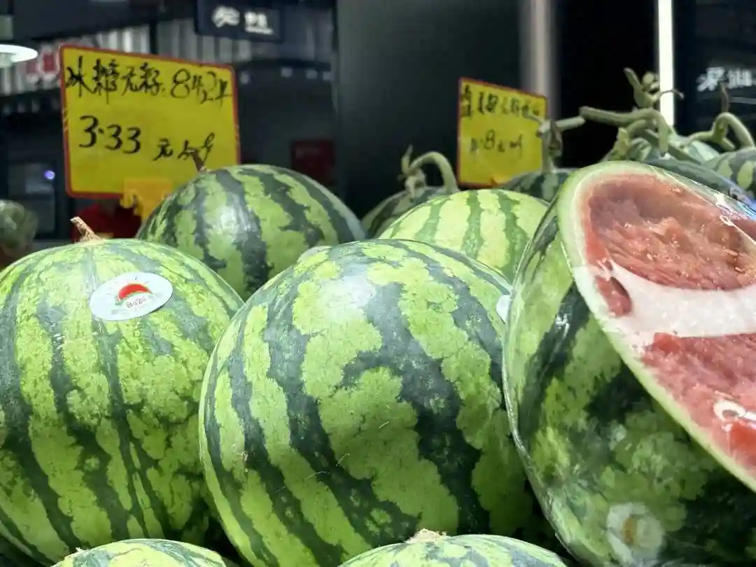 夏季时令水果正热销，你最喜欢哪一款？