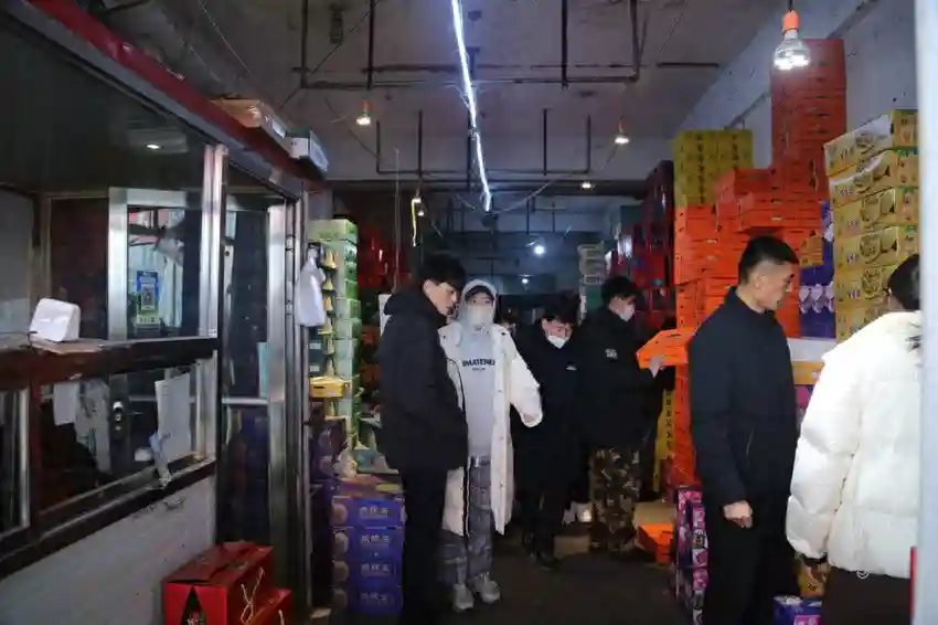 春节临近 延吉水果市场供应足销售旺