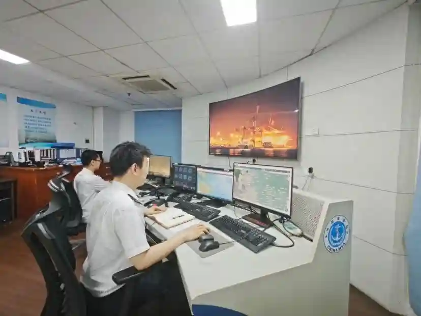 近日，卖水果的成都孃孃全英文与外国游客无障碍交流火爆网络