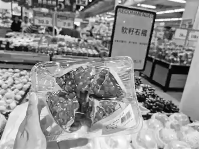 柿子石榴冬枣扎堆上市 水果市场“秋味渐浓”