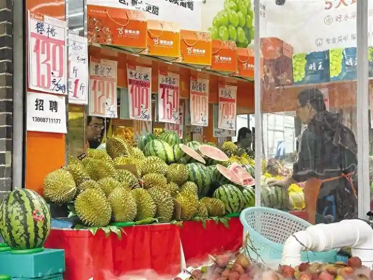 西瓜价格每斤跌破1元 多种水果价格整体走低
