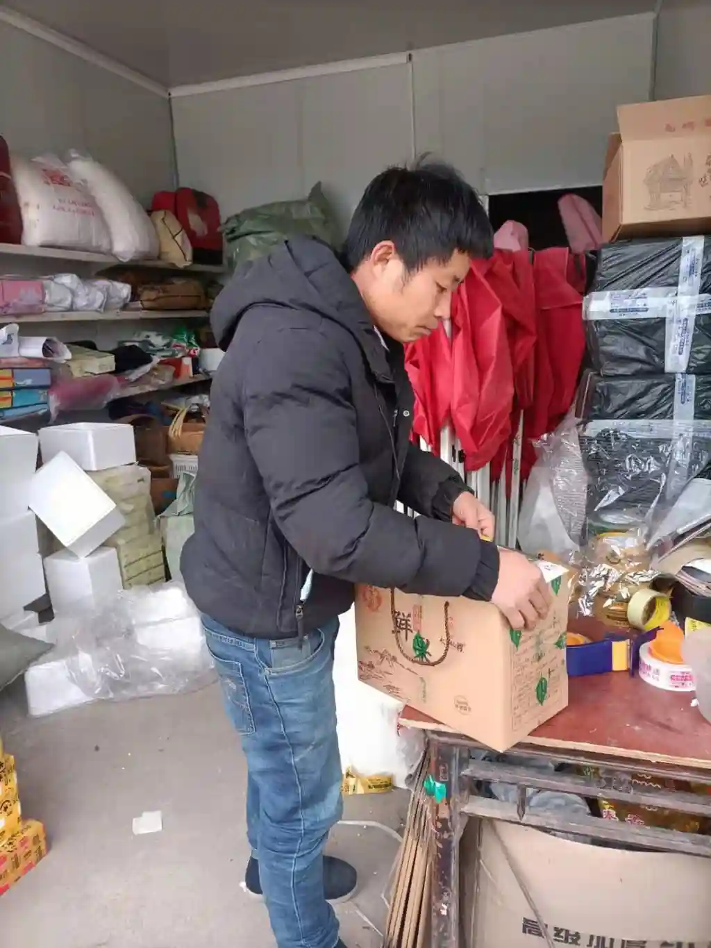 脱贫攻坚 奋进力量｜许评：从贫困户到水果电商“达人”