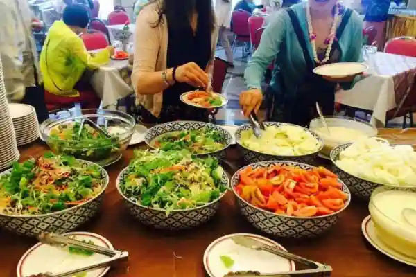 泰国推出水果自助餐，国内游客“扫荡”，老板哭诉：一天白干了