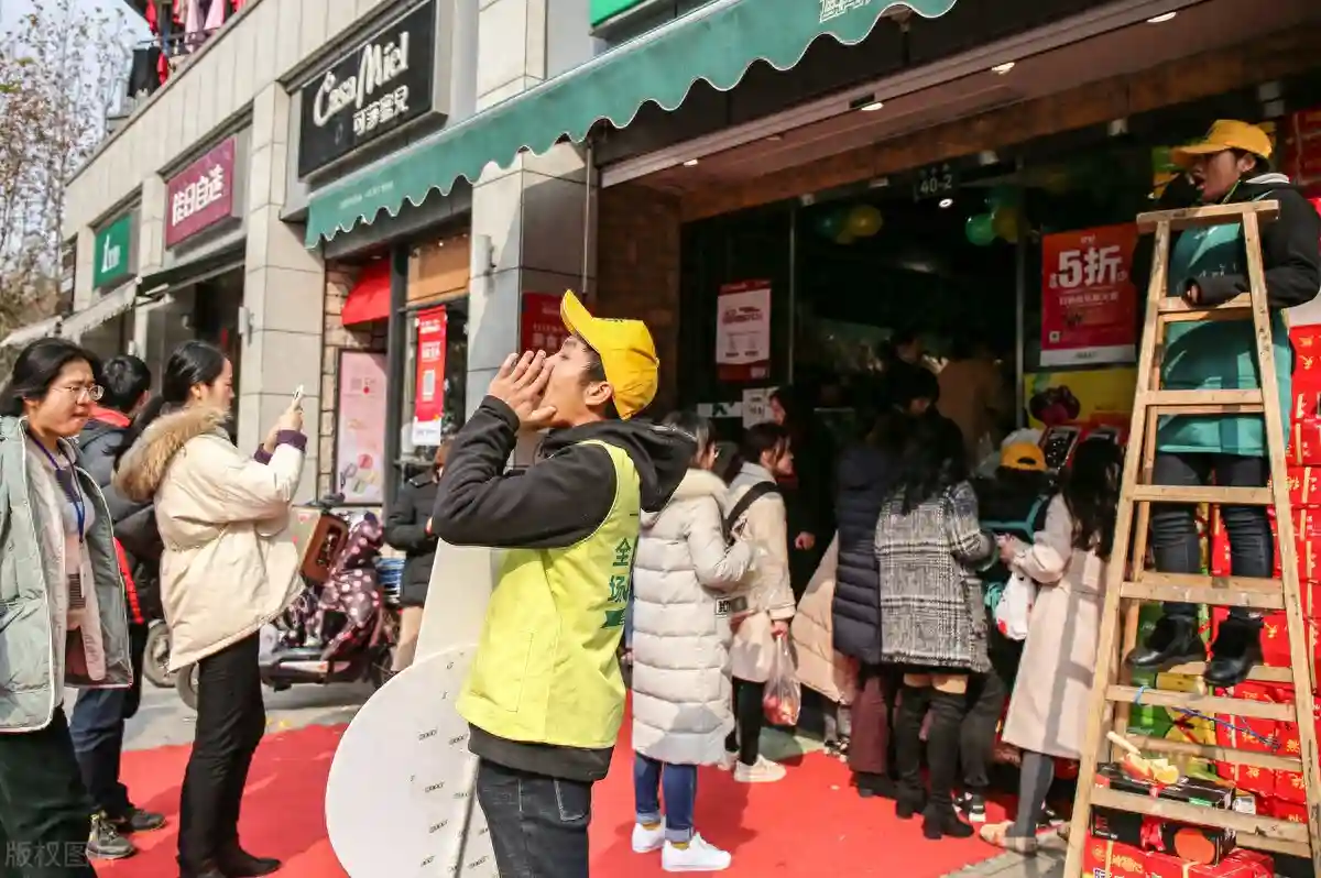 河北大妈开水果店，苹果只卖1块钱，反倒年赚100万，思路没毛病