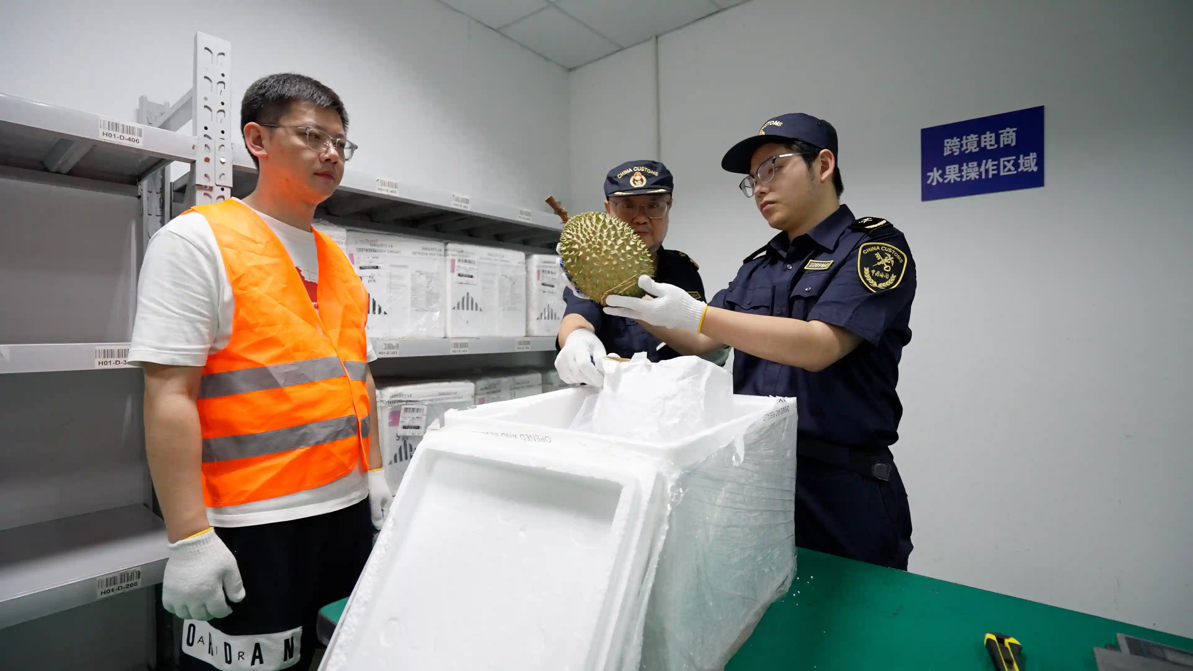 上海首单跨境电商网购保税进口水果业务落地青浦综合保税区