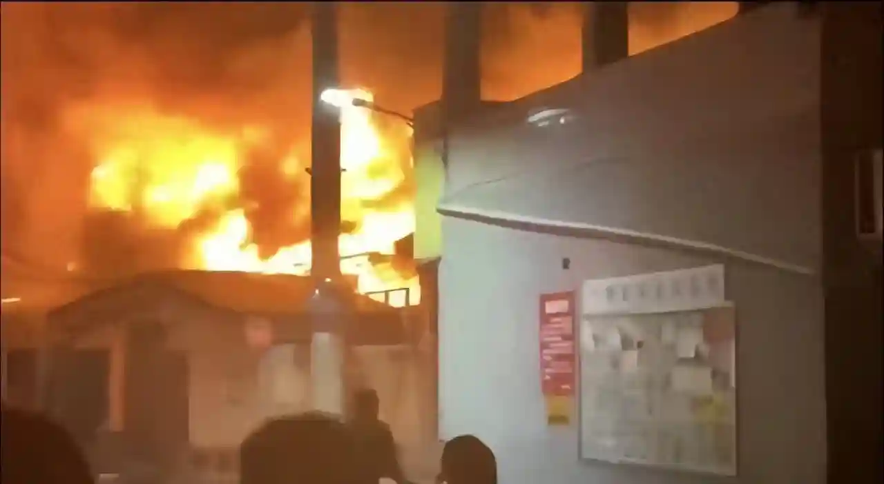 资阳雁江区一水果批发市场发生火灾 当地回应：已灭火，无人员伤亡