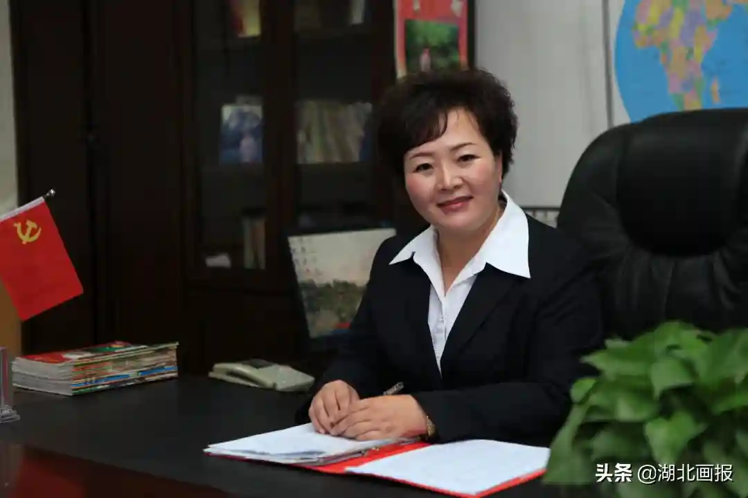 立足当下谋发展 着眼未来谱新篇——记湖北省水果湖高级中学校长杨建为